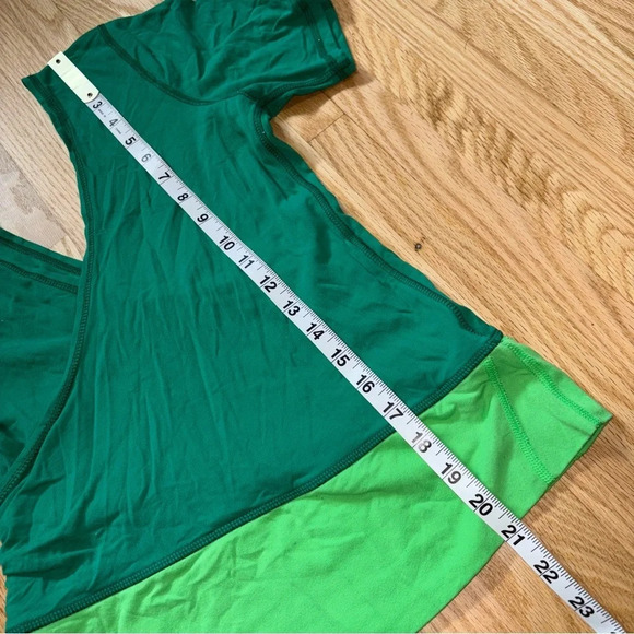 Lululemon Cross Over Deep V Neck T Shirt w Ruched Side - Picture 5 of 6